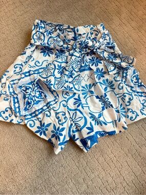 White & Blue Floral Tie-Waist Women's Shorts